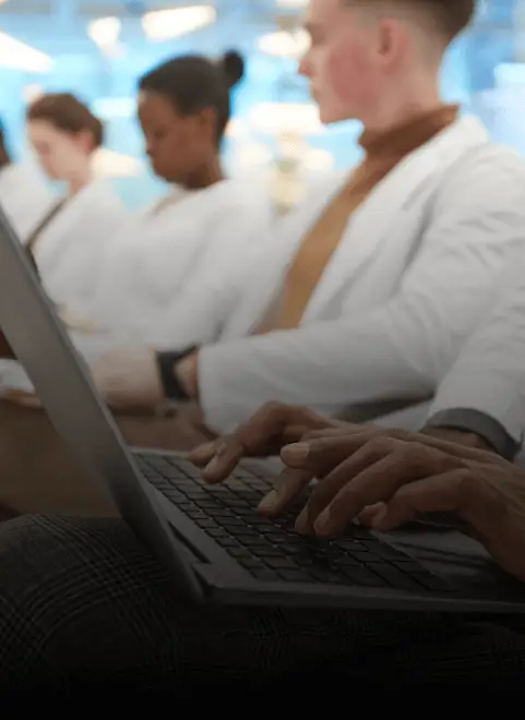 12 months access to our digital courses <br> ( finance, ai and others)